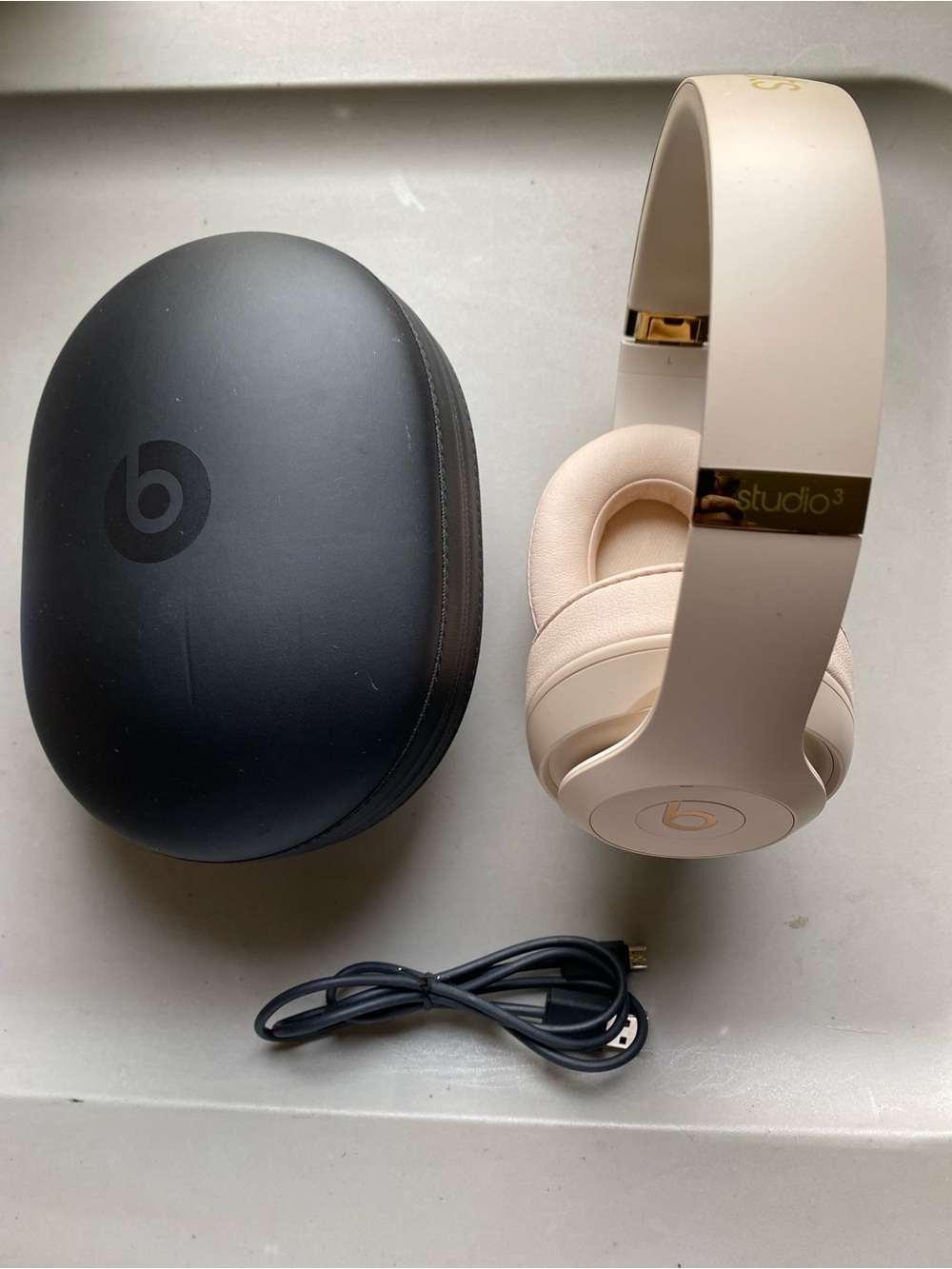 Beats Studio3 Wireless Headphones in Soft Pink